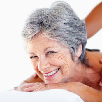 adulto mayor con un Plan Integral de Spa para el Adulto Mayor en un Masaje Terapéutico para la Tercera Edad en Girardot