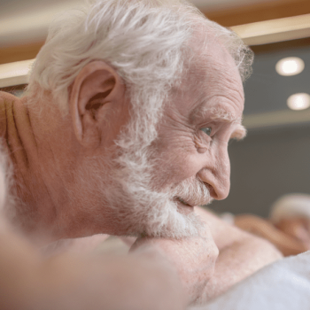 hombre en Plan Integral de Spa para el Adulto Mayor